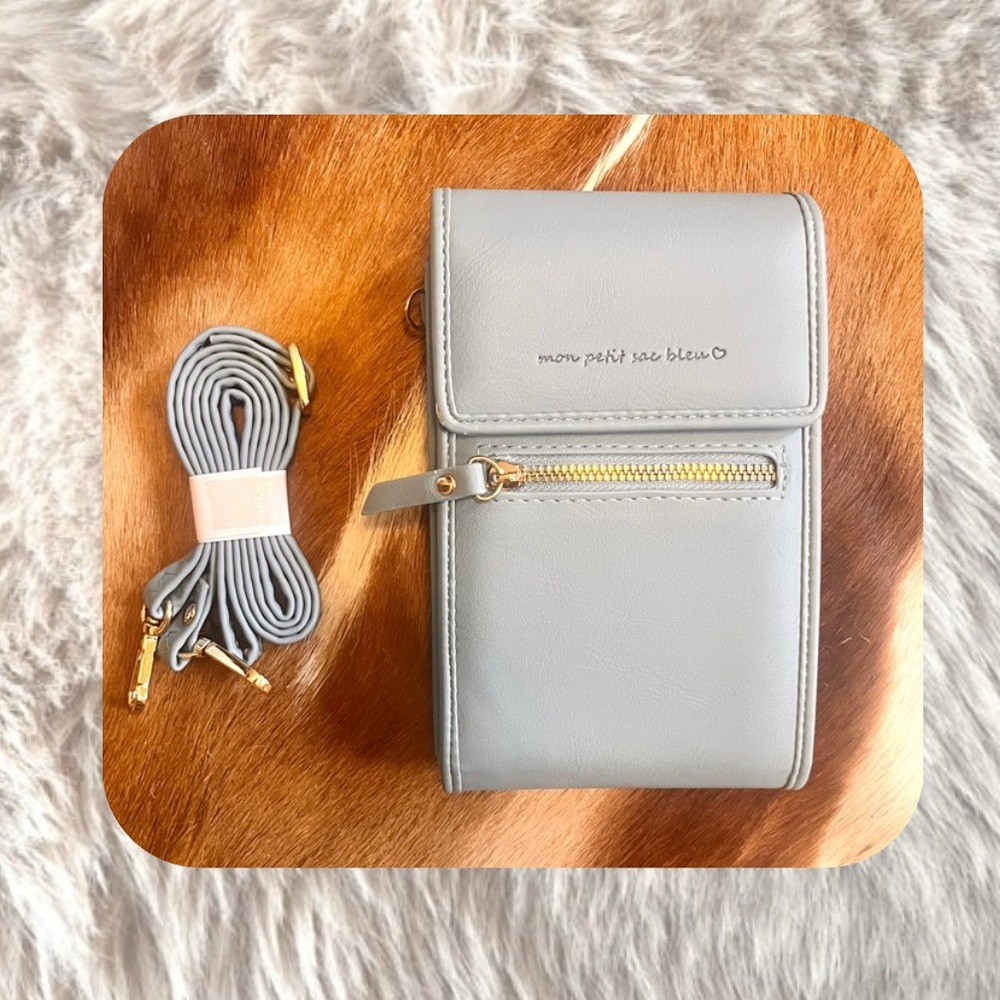 🏷️🎉🆕 cute light blue phone cross body bag with multiple pockets